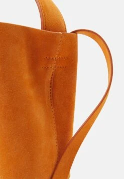 ARKET Across Body Bag - Orange 8 ARKET Across Body Bag - Orange -Arket 054d1e44f8bc4190be5b3365cc1602dd