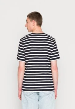 ARKET Print T-Shirt - Dark Blue 7 ARKET Print T-Shirt - Dark Blue -Arket 0f1ee20a481644c29e249a158d333640