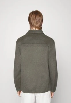 ARKET Light Jacket - Khaki Green 8 ARKET Light Jacket - Khaki Green -Arket 18d7a27e2eff4c08bc8d42dd61935689