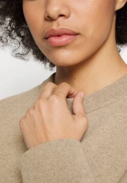 ARKET Pyjama Top - Beige 11 ARKET Pyjama Top - Beige -Arket 2293773581e94abe83166fdf5128ae08