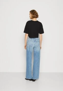 ARKET Print T-Shirt - Black 8 ARKET Print T-Shirt - Black -Arket 2ceae26135c74e4292ccc572395e2ae8