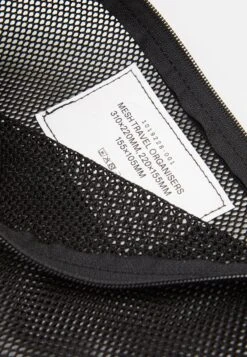 ARKET Case Dalarna Recycled Unisex Set - Wash Bag - Black -Arket 317fd964606a45d2b010a8859ba1c75b