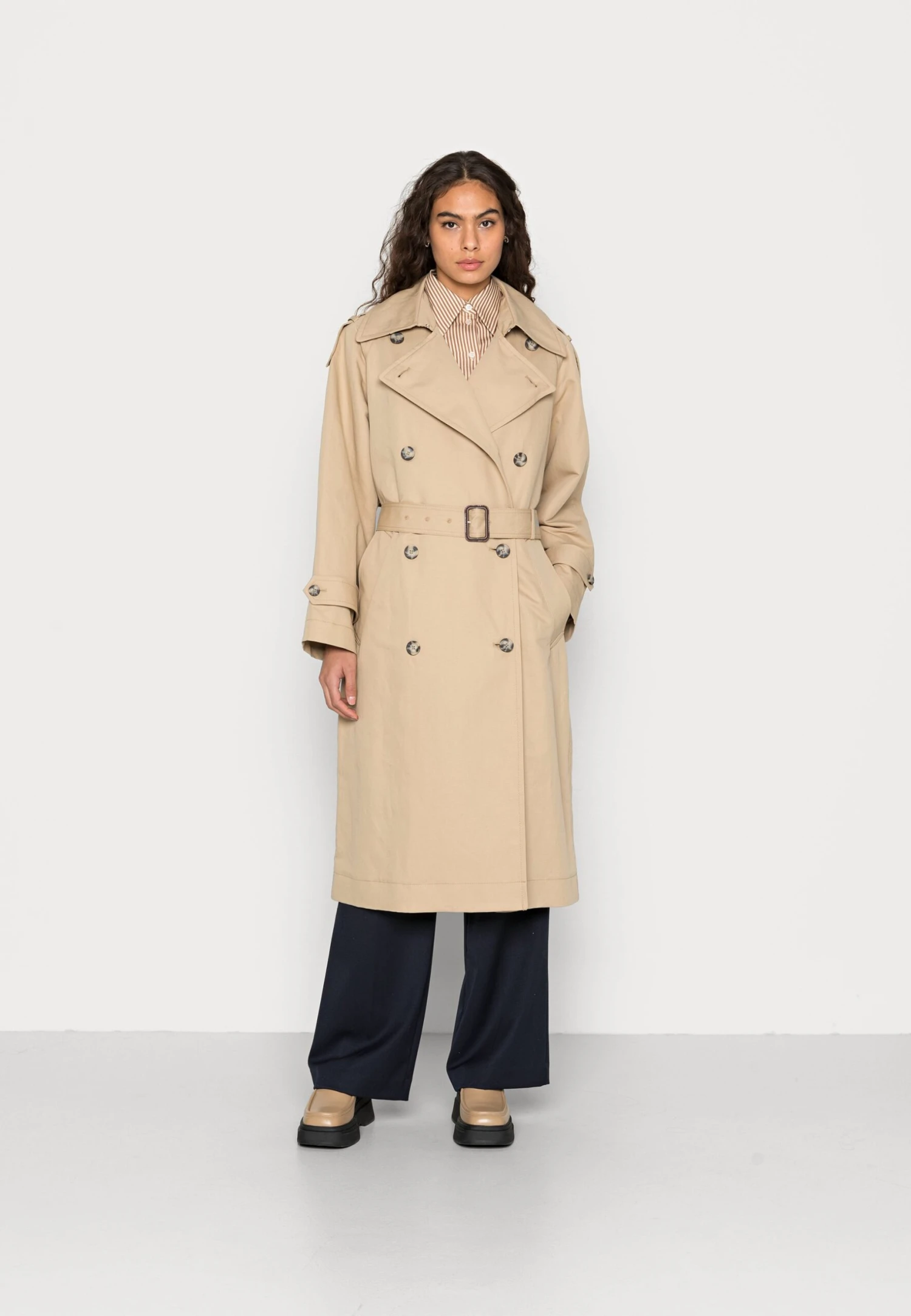 ARKET Trenchcoat - Beige 1 ARKET Trenchcoat - Beige