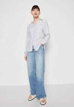 ARKET Button-Down Blouse - Blue 9 ARKET Button-Down Blouse - Blue -Arket 38f90563f83d4d3ba932d88ec2013a08