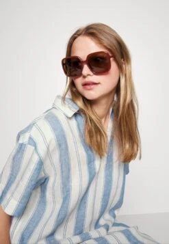 ARKET Beach Accessory - Blue/White 9 ARKET Beach Accessory - Blue/White -Arket 42bd3b0ecdfb403c85aa68829e423645