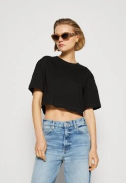 ARKET Print T-Shirt - Black 9 ARKET Print T-Shirt - Black -Arket 523b6f1aa2834a7685b60dd45f3d3257