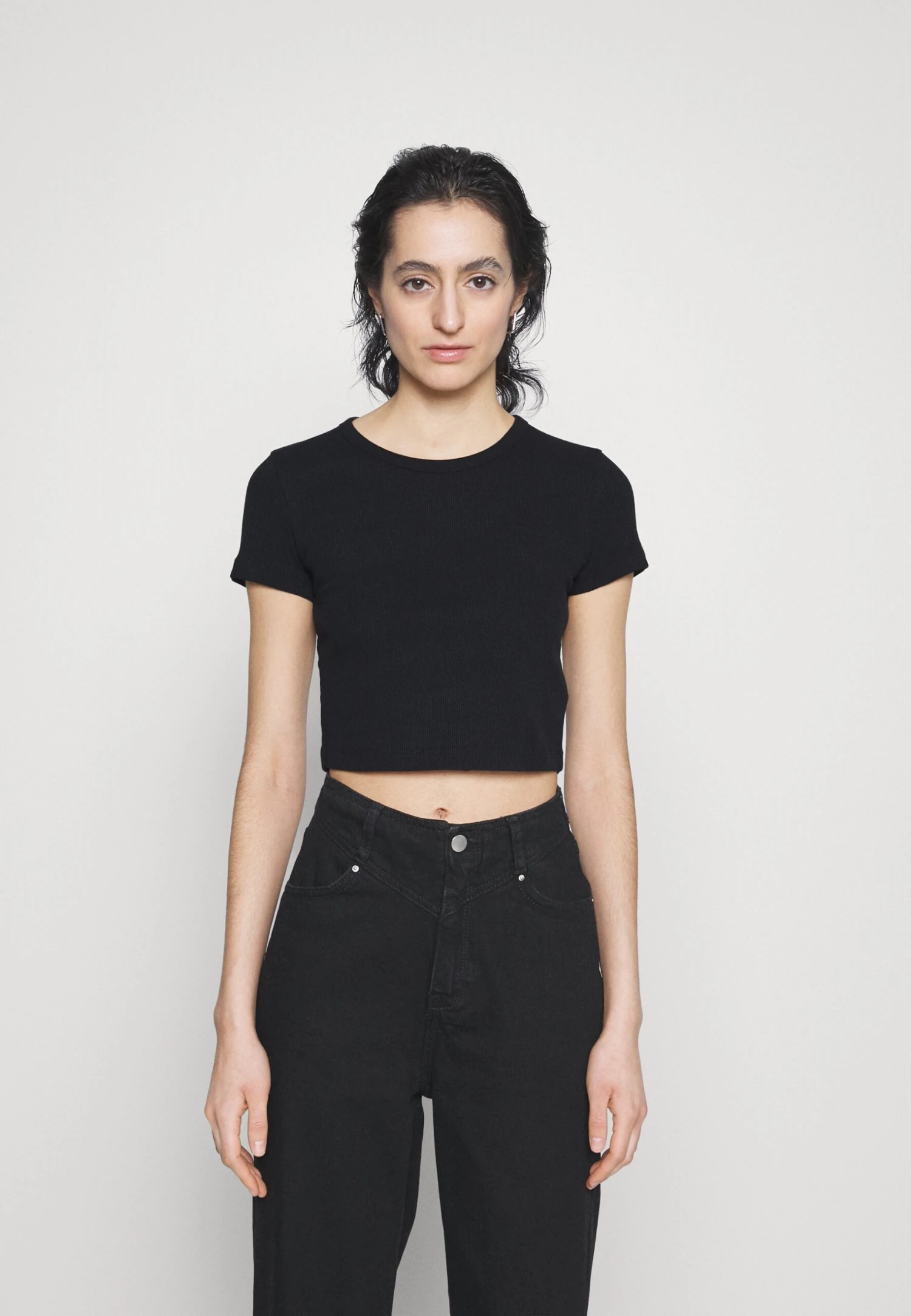ARKET Basic T-Shirt - Black 1 ARKET Basic T-Shirt - Black