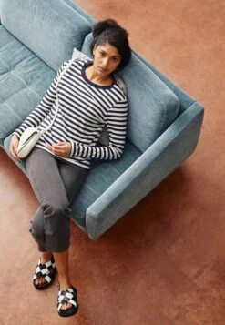 ARKET Straight Leg Jeans - Vintage Black