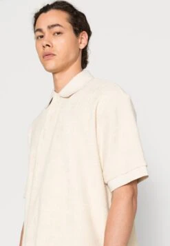 ARKET Polo Shirt - Beige 9 ARKET Polo Shirt - Beige -Arket 7055fbe6612a4ebb9f7f1c74a010d4b4