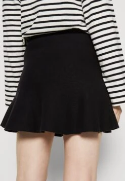 ARKET A-Line Skirt - A-Line Skirt -Arket 70d4325c34fe46bf8ac9c0429f60063d