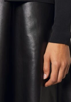 ARKET Cardigan - Black 11 ARKET Cardigan - Black -Arket 7d54b27a22c544909174d1ca263a1f1f