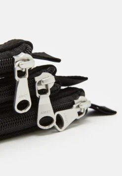 ARKET Case Dalarna Recycled Unisex Set - Wash Bag - Black -Arket 8359a73aeaba405abc5f53b076d30c31