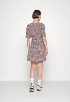 ARKET Day Dress - Black/Pink -Arket 83f24df9fa7f40cf827ca5273156cfb3