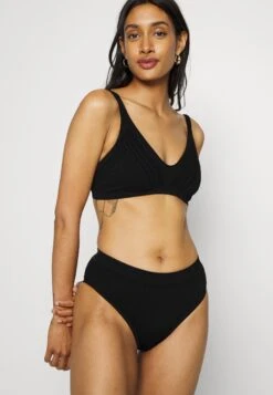 ARKET Bikini Top - Black 9 ARKET Bikini Top - Black -Arket 8739c0240b7746d2beffced5db94c41e