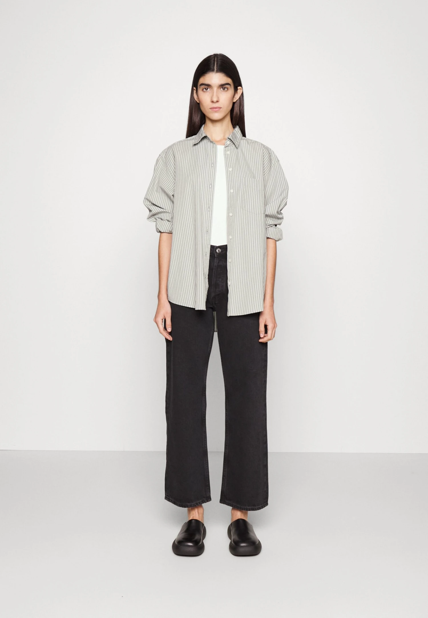 ARKET Relaxed Fit Jeans - Relaxed Fit Jeans 2 ARKET Relaxed Fit Jeans - Relaxed Fit Jeans - Image 2