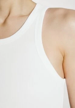 ARKET Top - Off White 9 ARKET Top - Off White -Arket 9bf334caccca4cc3b200e6ca98441b08