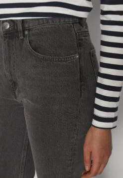 ARKET Straight Leg Jeans - Vintage Black 15 ARKET Straight Leg Jeans - Vintage Black -Arket a267bdf24a9e44f5ab3c49a12762ef7b