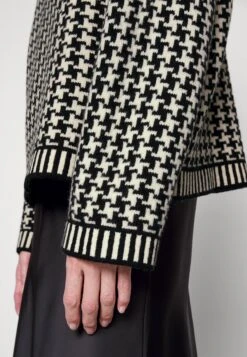 ARKET Jumper - Black/White 11 ARKET Jumper - Black/White -Arket a7ef2e20d7ba469a98c4990ecaf03e29