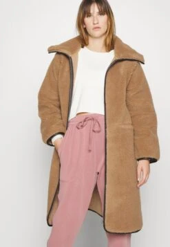 ARKET Training Jacket - Dark Beige 10 ARKET Training Jacket - Dark Beige -Arket ae2f4df610c54719be98605fb34afa12