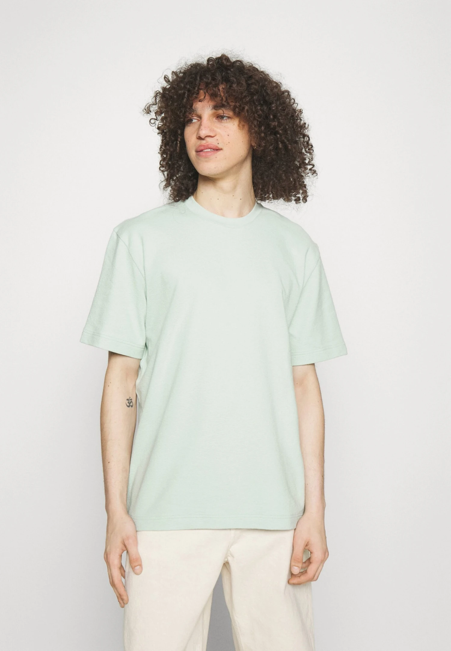 ARKET Basic T-Shirt - Green 1 ARKET Basic T-Shirt - Green
