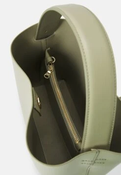 ARKET Across Body Bag - Green 7 ARKET Across Body Bag - Green -Arket e17b6eb44679419e84cb24929498523c