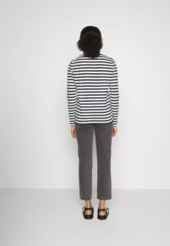 ARKET Straight Leg Jeans - Vintage Black 14 ARKET Straight Leg Jeans - Vintage Black -Arket ea26d076a3904add9b7f1585838d205d